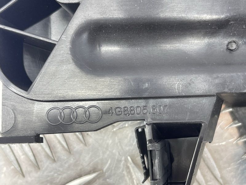Кронштейн / Крепление фары Audi A7