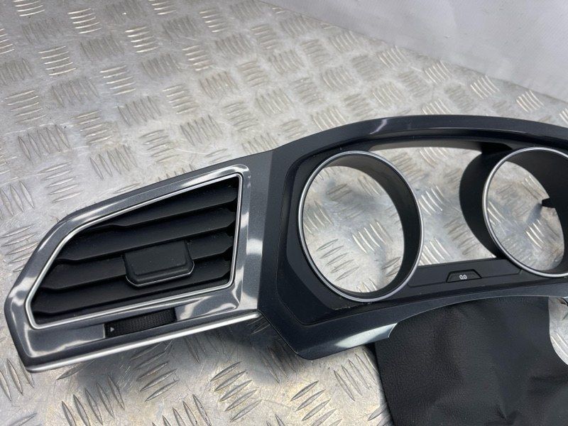 Рамка приладової панелі 5NN85856082V Volkswagen Tiguan