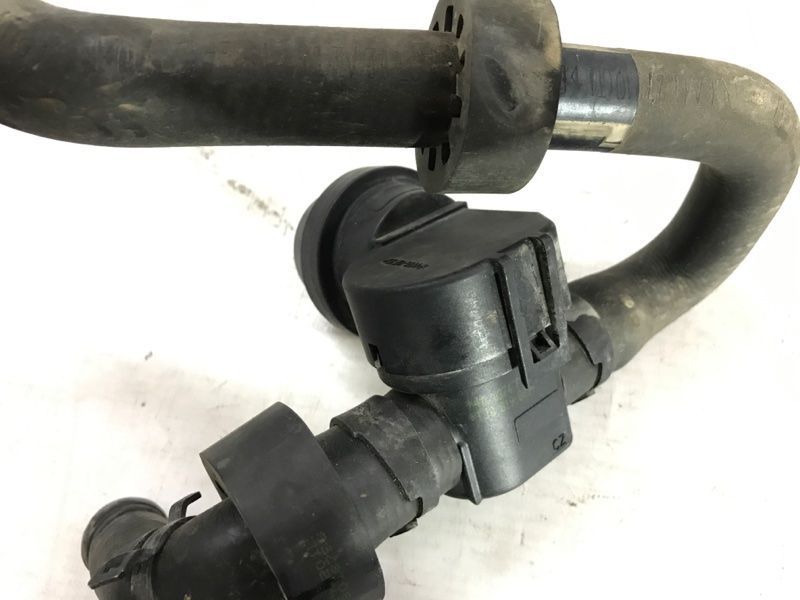 Шланг ОР з клапаном 7P0122049B Volkswagen Touareg