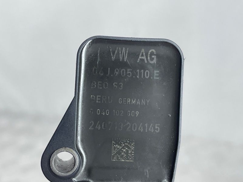 Катушка зажигания 06J905110E Volkswagen Passat