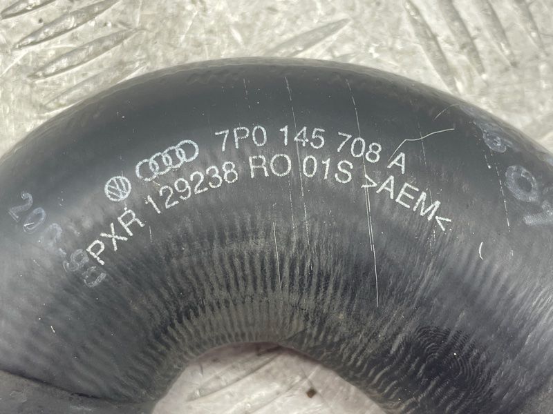 Патрубок інтеркулера 7P0145708A Volkswagen Touareg