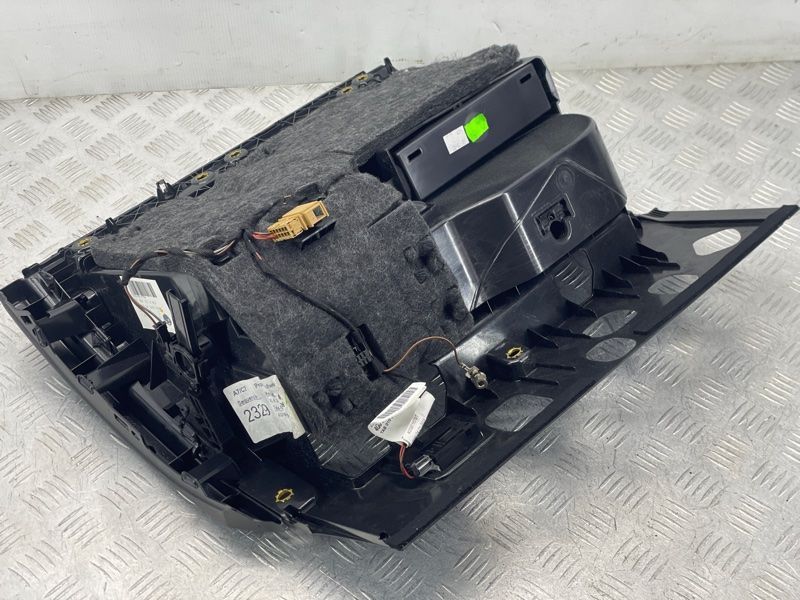 Бардачок / Вещевой ящик 4G1880302B Audi A7