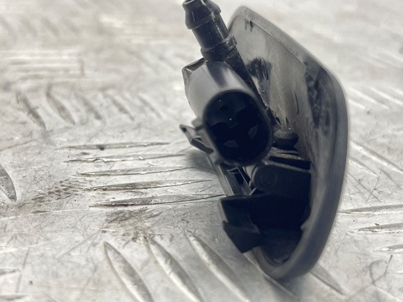 Форсунка омивача лобового скла 4G0955987A Audi A6