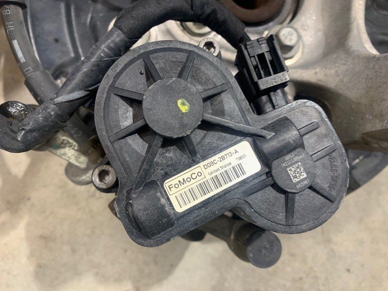 Супорт гальмівний DG9C2B713A Ford Fusion