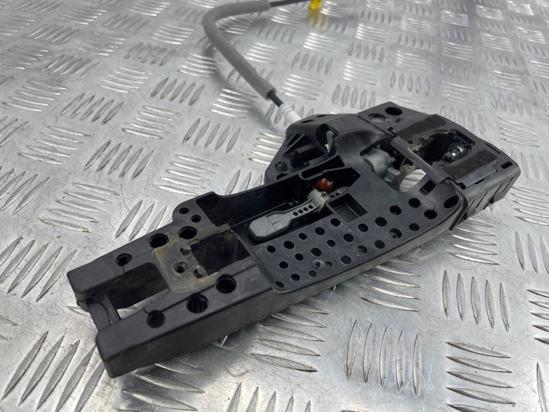 Кронштейн ручки 4M0837886A Audi Q7
