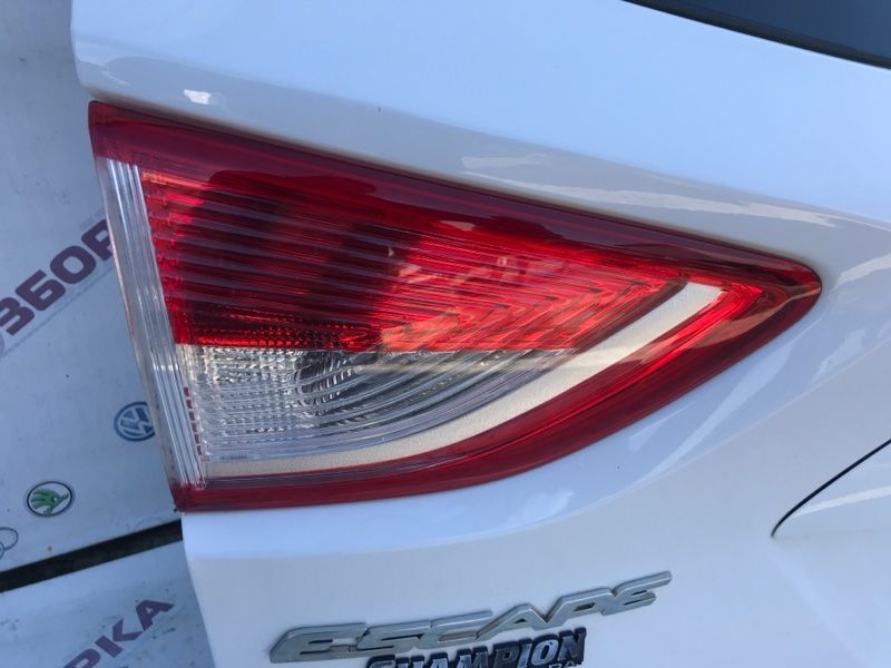 Стоп / ліхтар внутрішній CJ5Z13405A Ford Escape