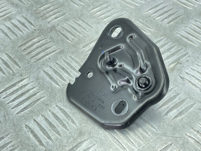 Скоба замка капоту 4G0823186 Audi A7