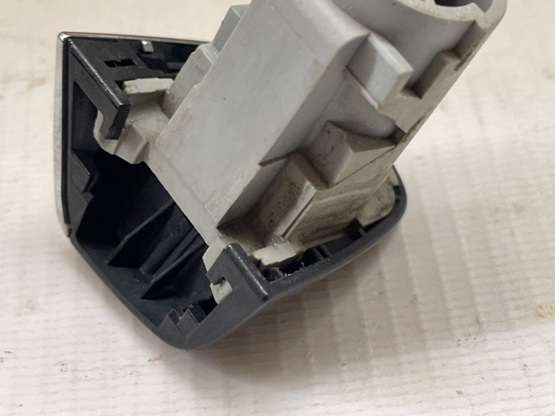 Колпачок ручки двери c хромированой накладкой 4H0837880C Audi A6