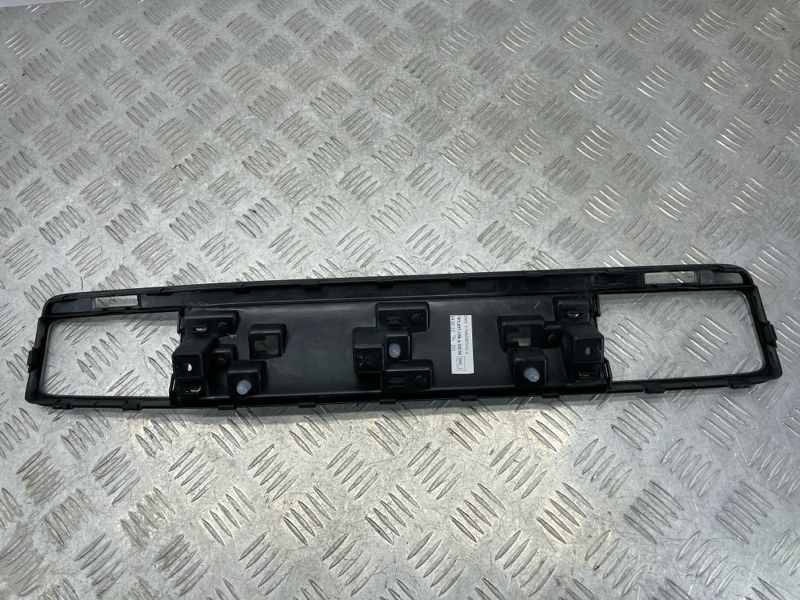 Накладка торпедо 7P1857190AOUM Volkswagen Touareg