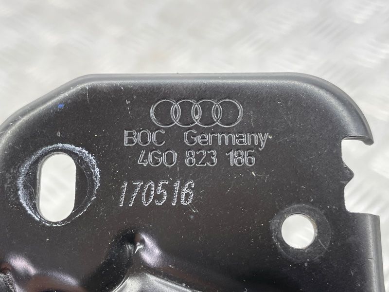 Скоба замка капоту 4G0823186 Audi A7