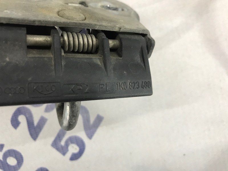 Скоба замка капоту 1K0823480 Volkswagen Tiguan