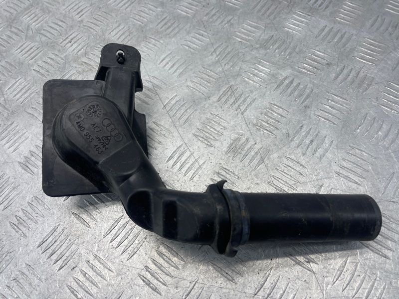 Заливна горловина бачка склоомивача 4M0955463 Audi Q7 Audi Q7, Audi Q8, Audi RS Q8, Audi SQ7, Audi SQ8
