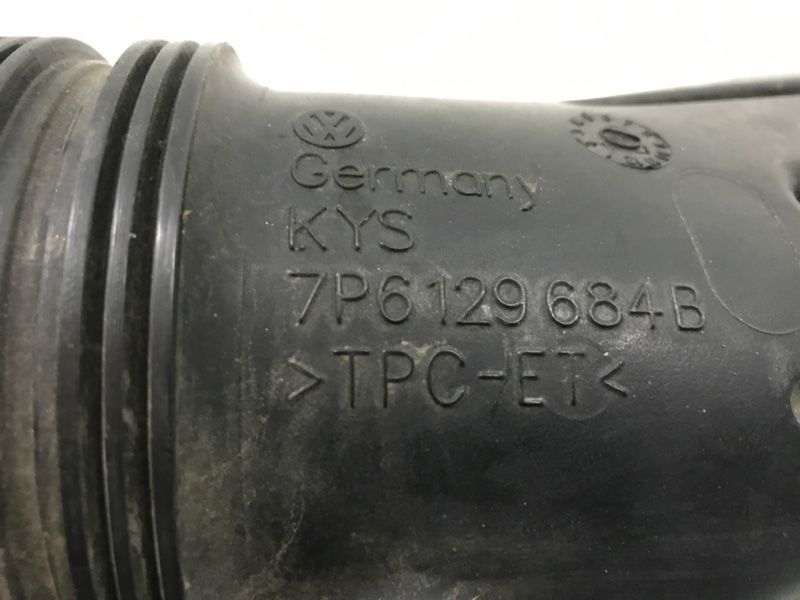Патрубок повітряного фільтра 7P6129684B Volkswagen Touareg