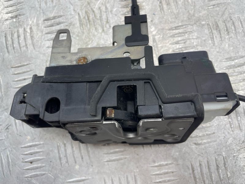 Замок задней двери 31349903 Volvo XC90