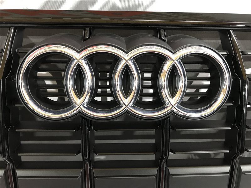 Решітка радіатора 83A853651BCKA Audi Q3