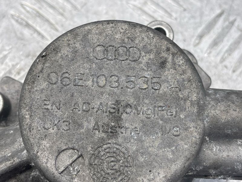 Топливный насос 06E103535A Audi Q7