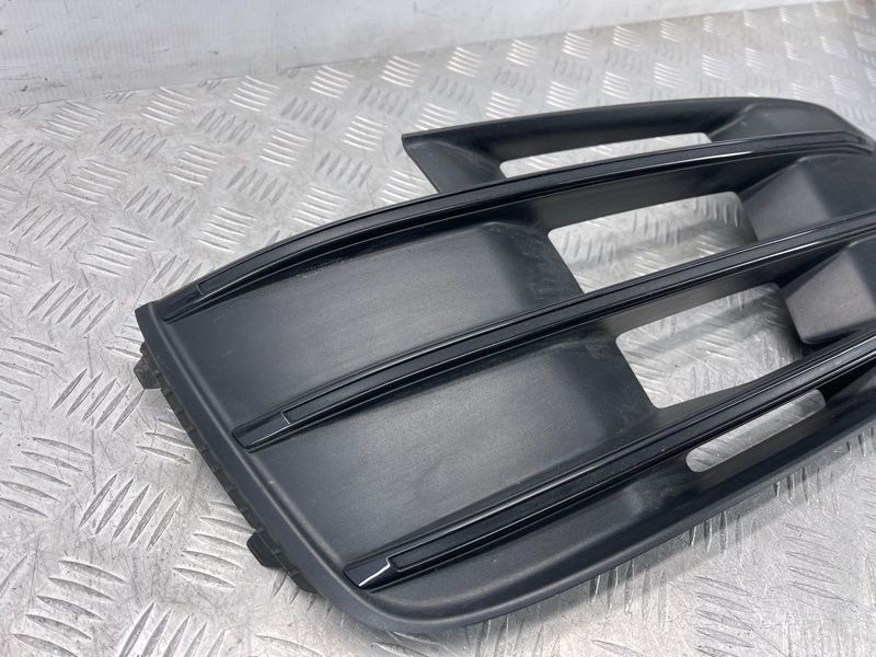 Решітка повітрозабірника бампера s-line під радар 4M0807681DGXE Audi Q7