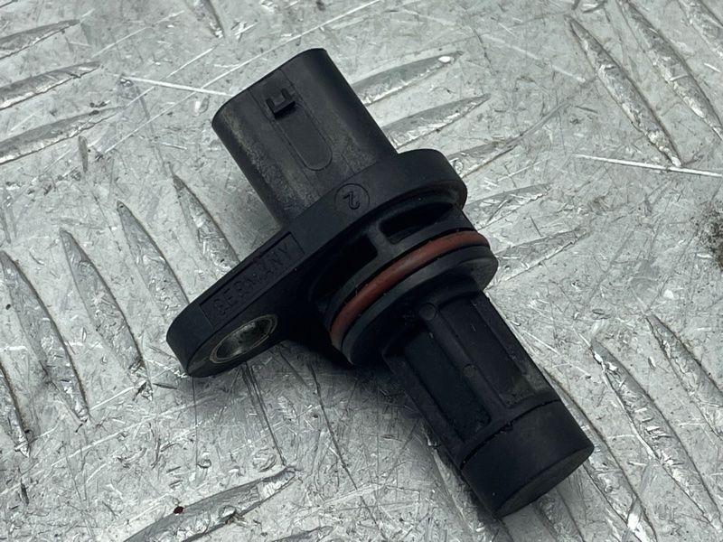Датчик положения коленвала 06H906433C Audi A6