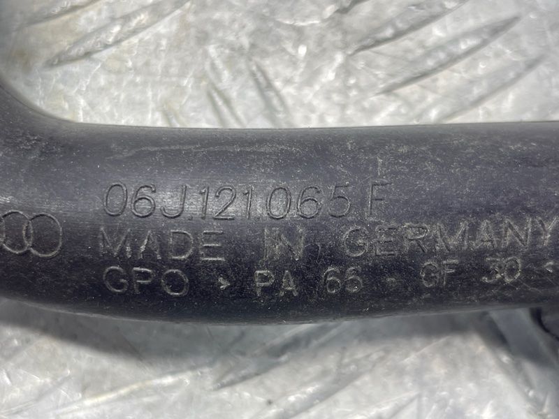 Трубопровід системи охолодження 06J121065F Volkswagen Tiguan