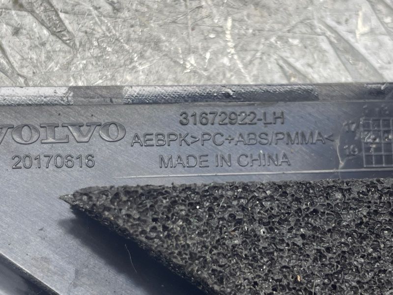 Угловой молдинг двери / Треугольник 31672922 Volvo XC60
