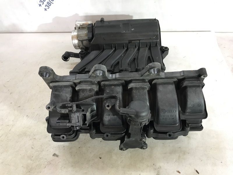 Колектор впускний 03H133201AE Volkswagen Touareg