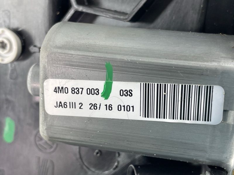 Приводный блок двери / Доводчик 4M0837003 Audi Q7