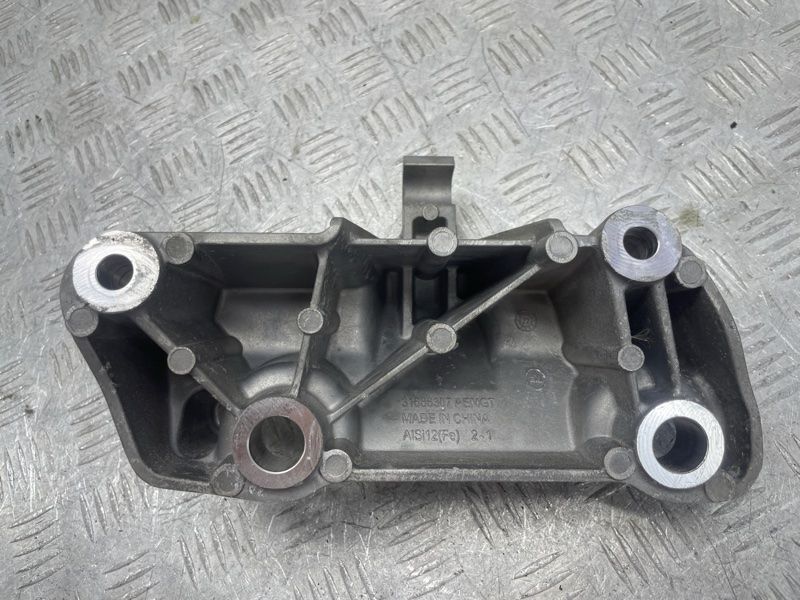 Кронштейн подрамника 31686307 Polestar 2