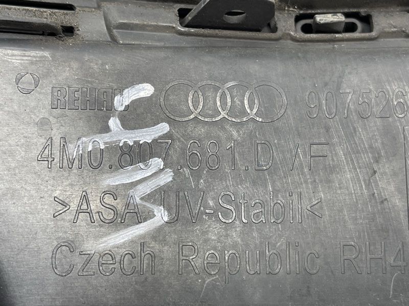 Решітка повітрозабірника бампера s-line під радар 4M0807681DGXE Audi Q7