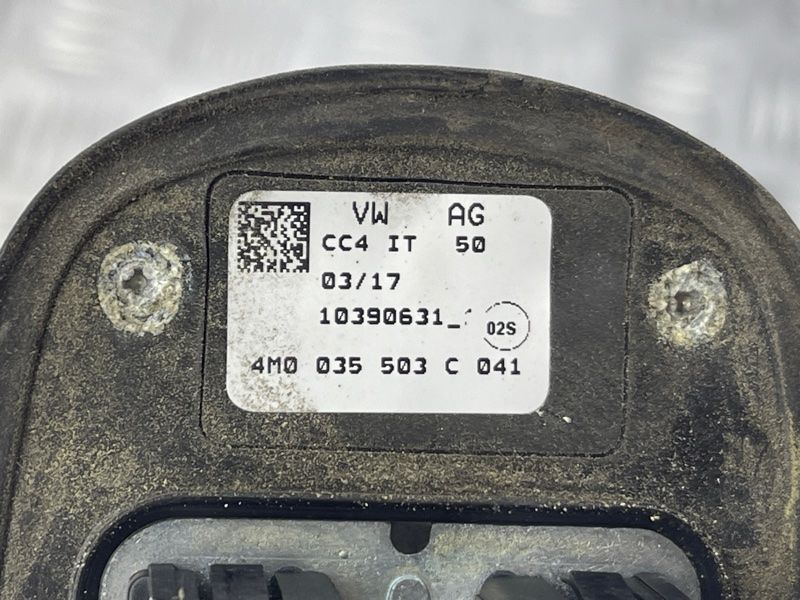 Антенна на крышу 4M0035503C Audi Q7 Audi Q5 PHEV, Audi A4, Audi A4 Allroad, Audi A5, Audi A5 Sportback, Audi Q3, Audi Q5, Audi Q7, Audi RS5, Audi RS5 Sportback, Audi S4, Audi S5, Audi S5 Sportback, Audi SQ5
