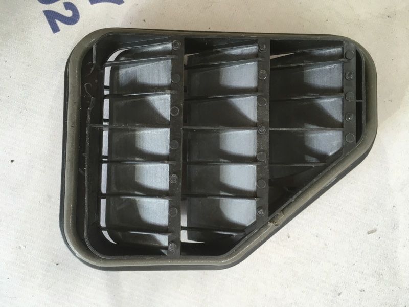 Вентиляційний клапан кузова 5M0819465A Volkswagen Tiguan