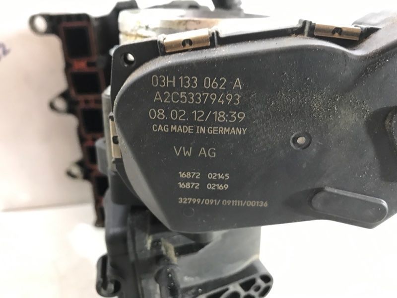 Колектор впускний 03H133201AE Volkswagen Touareg