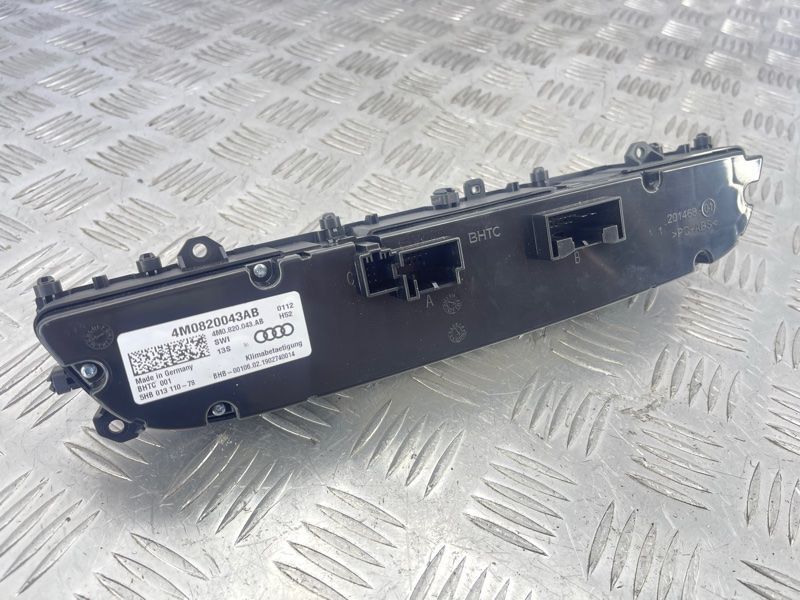 Панель управления климат-контролем 4M0820043AB Audi Q7