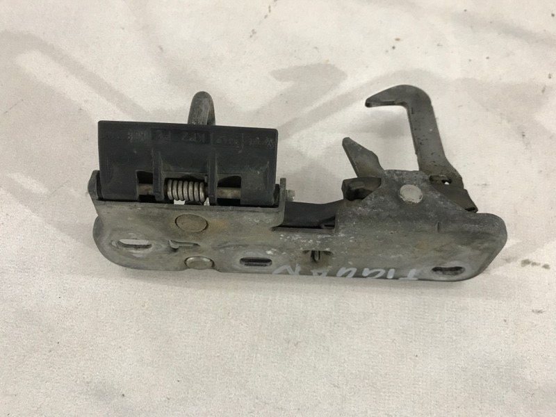 Скоба замка капоту 1K0823480 Volkswagen Tiguan