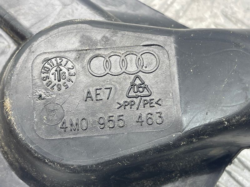 Заливна горловина бачка склоомивача 4M0955463 Audi Q7 Audi Q7, Audi Q8, Audi RS Q8, Audi SQ7, Audi SQ8