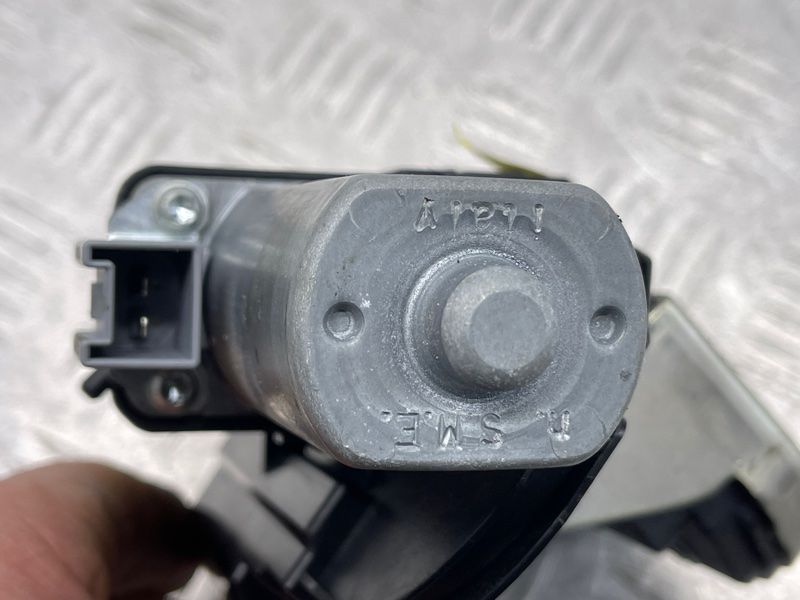 Замок крышки багажника 7P0827505K Volkswagen Touareg