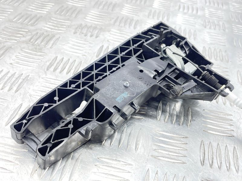 Кронштейн ручки 4M0837886A Audi Q7