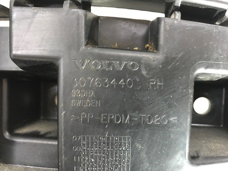 Кронштейн заднього бампера 30763440 Volvo XC60