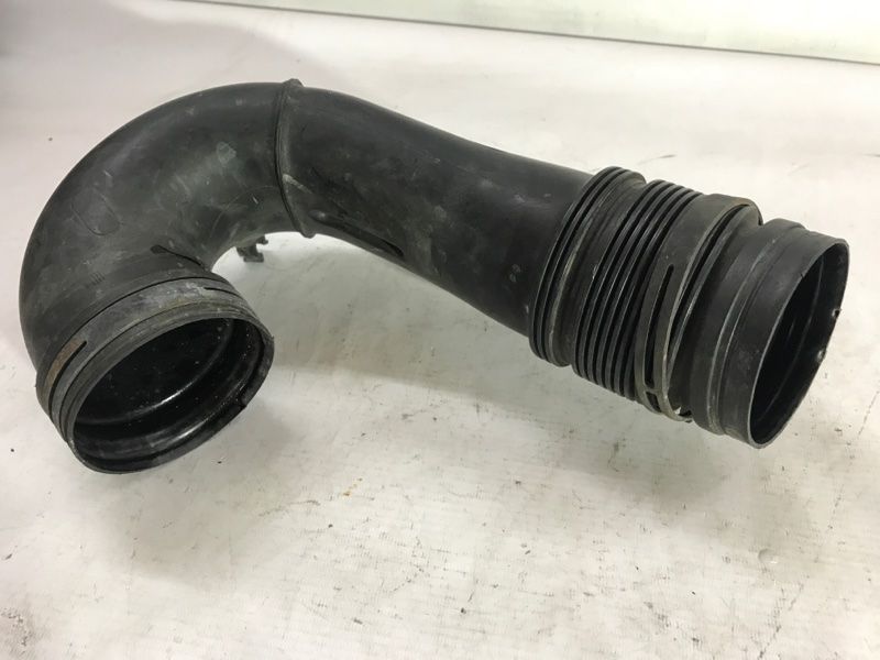 Патрубок повітряного фільтра 7P6129684B Volkswagen Touareg