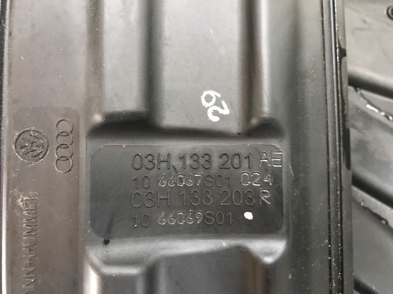 Колектор впускний 03H133201AE Volkswagen Touareg