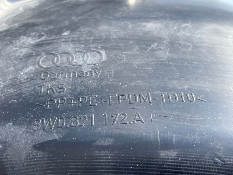 Підкрилок 8W0821172A Audi A4