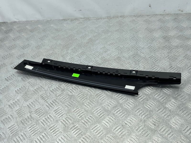 Накладка дверей 8R0837901 Audi Q5