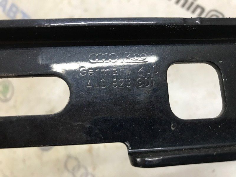 Петля капота 4L0823301 Audi Q7