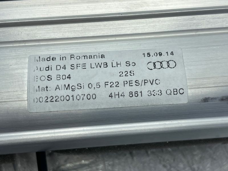Шторка двери солнцезащитная 4H4861333QBC Audi A8