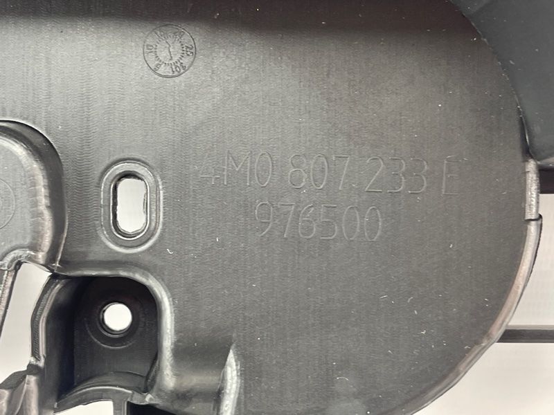Каркас решетки радиатора 4M0807233D Audi Q7