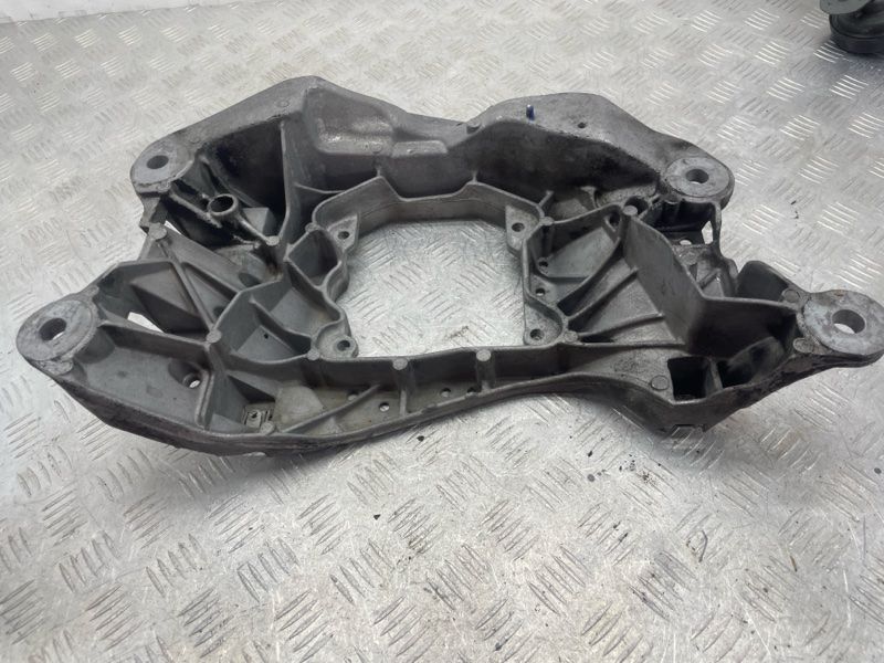 Траверса коробки передач 4G0399263AC Audi A7