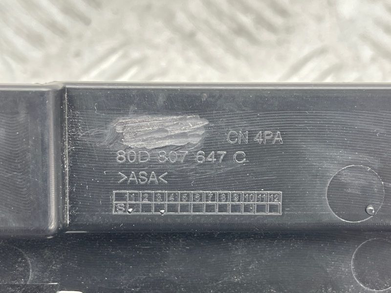Решітка переднього бампера нижня 80A807647C9B9 Audi Q5