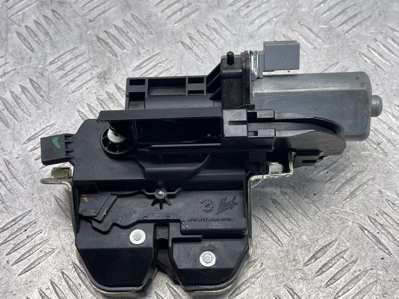 Замок крышки багажника 7P0827505K Volkswagen Touareg