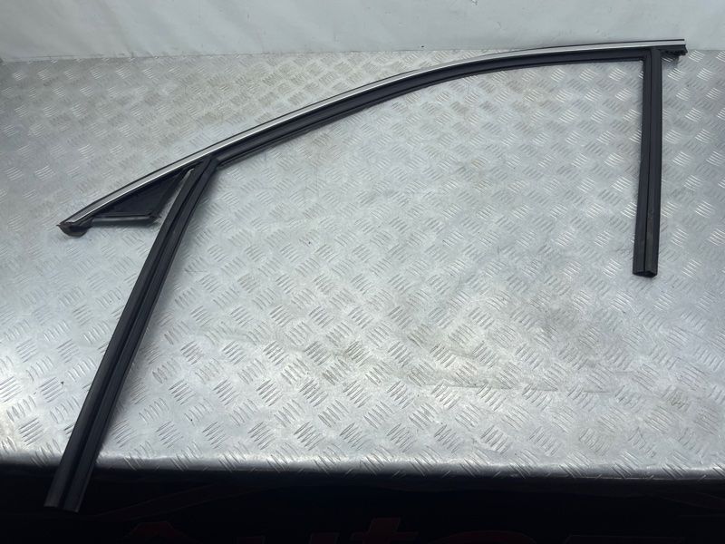 Направляюча скла дверей 32328964 Volvo XC90