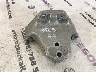 Кронштейн коробки АКПП / траверса / опора 7L0399649E Audi Q7
