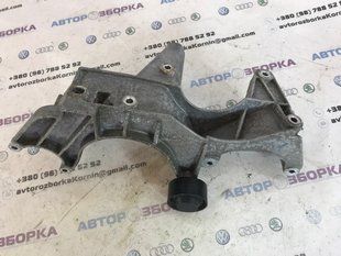 Кронштейн генератора 022260087F Audi Q7